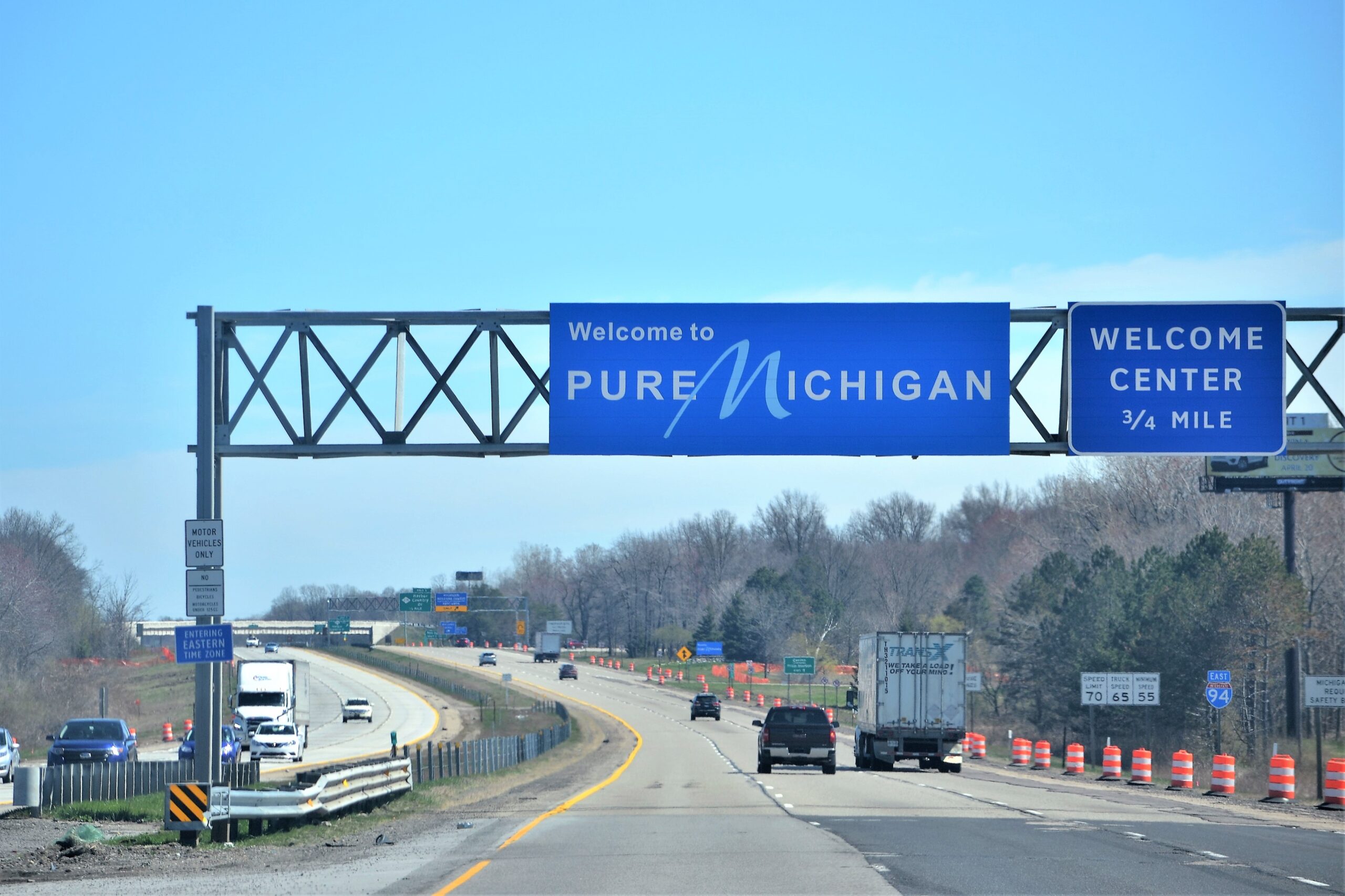 traveling-on-the-interstate-with-road-signs-welcom-2022-10-31-05-55-57-utc